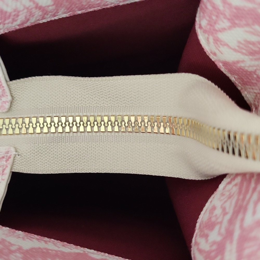 Luxury Look Handbag - Picture 7 of 9